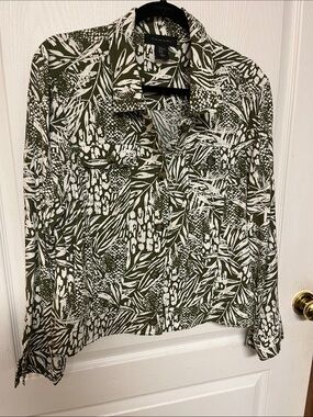 Reduced! Tahari Olive & White Botanical Print light linen Button-Front Jacket